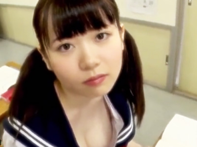 真っ白なマシュマロおっぱいで男子を興奮させてしまう美少女JKが制服を剝ぎ取られ犯されちゃうｗｗｗｗｗ